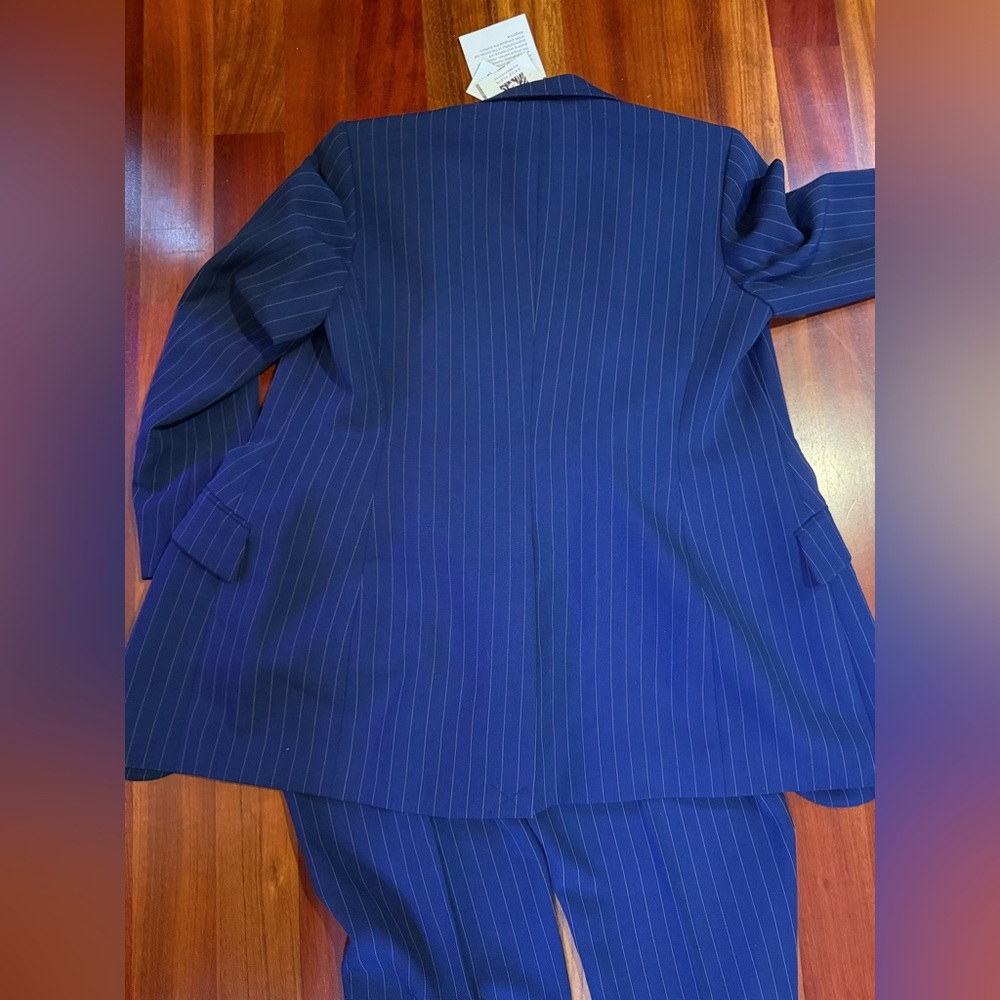 NWT Anne Klein Navy Pinstripe Suit, 6/8 - Picture 16 of 16